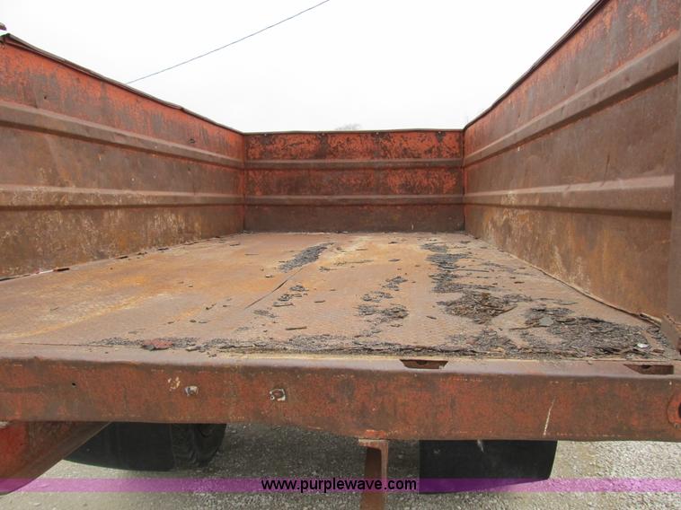 image for item B2595 1973 Ford F700 dump truck