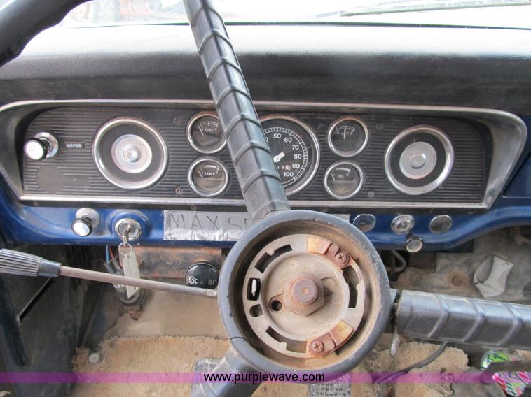 image for item B2595 1973 Ford F700 dump truck