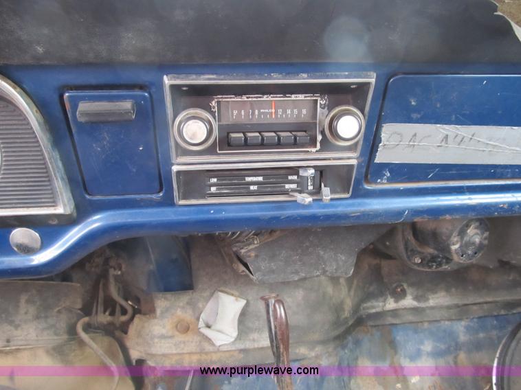 image for item B2595 1973 Ford F700 dump truck