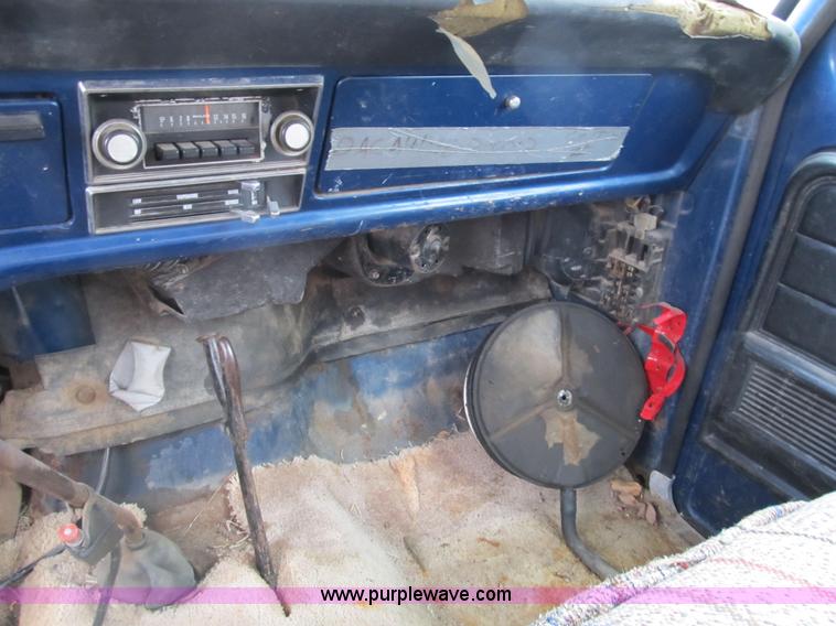 image for item B2595 1973 Ford F700 dump truck