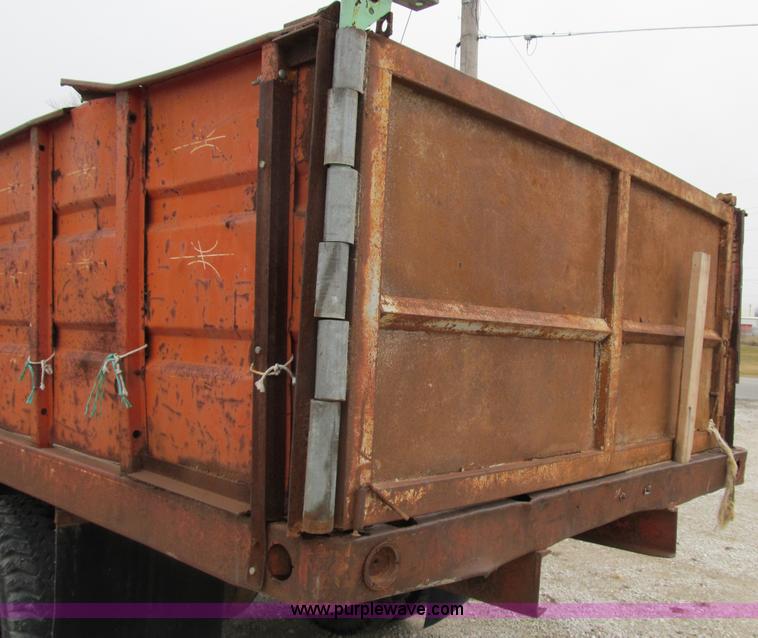 image for item B2595 1973 Ford F700 dump truck