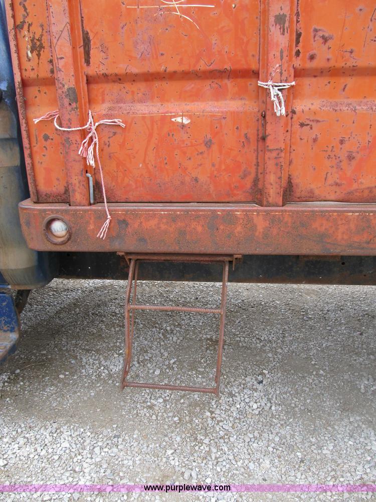 image for item B2595 1973 Ford F700 dump truck