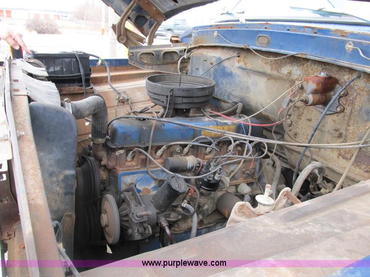 image for item B2595 1973 Ford F700 dump truck
