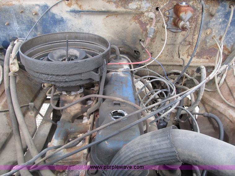 image for item B2595 1973 Ford F700 dump truck