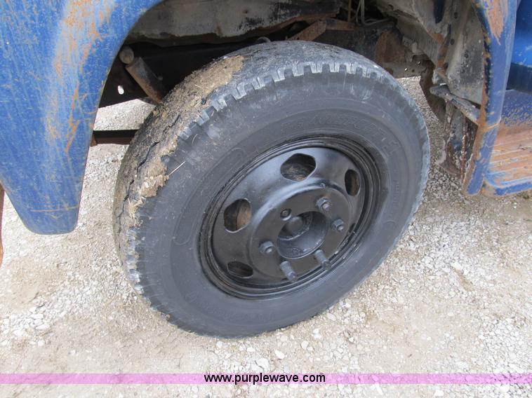 image for item B2595 1973 Ford F700 dump truck