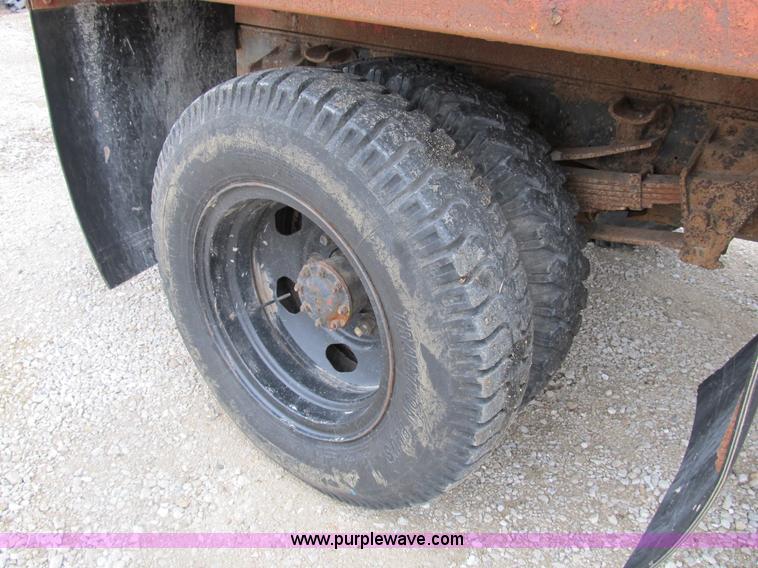 image for item B2595 1973 Ford F700 dump truck