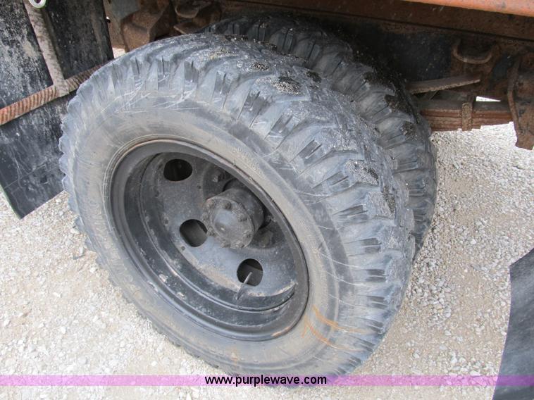 image for item B2595 1973 Ford F700 dump truck