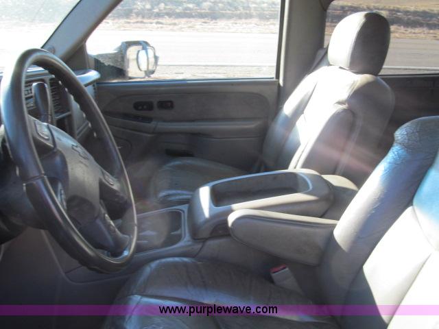 image for item B5079 2003 Chevrolet Silverado K3500 LT crew cab pickup truck