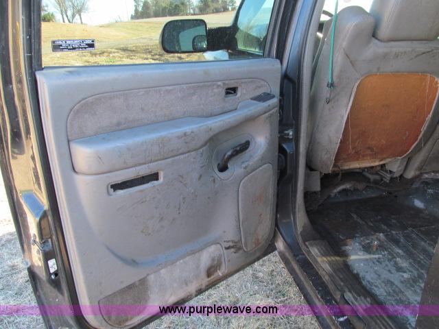 image for item B5079 2003 Chevrolet Silverado K3500 LT crew cab pickup truck