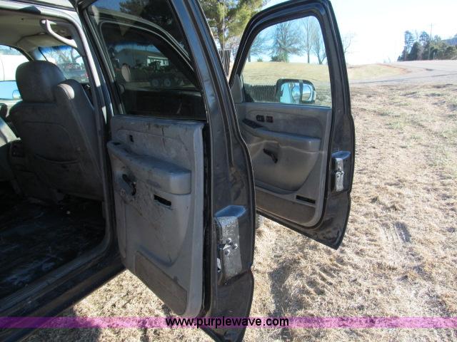 image for item B5079 2003 Chevrolet Silverado K3500 LT crew cab pickup truck