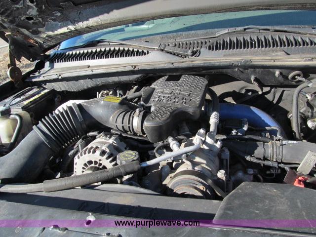 image for item B5079 2003 Chevrolet Silverado K3500 LT crew cab pickup truck