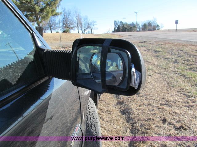 image for item B5079 2003 Chevrolet Silverado K3500 LT crew cab pickup truck