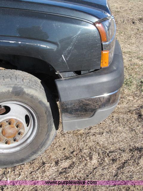 image for item B5079 2003 Chevrolet Silverado K3500 LT crew cab pickup truck