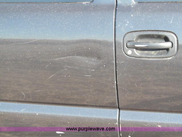 image for item B5079 2003 Chevrolet Silverado K3500 LT crew cab pickup truck