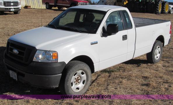 image for item B5080 2006 Ford F150 XL pickup truck