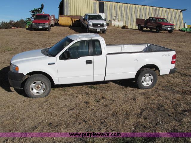 image for item B5080 2006 Ford F150 XL pickup truck