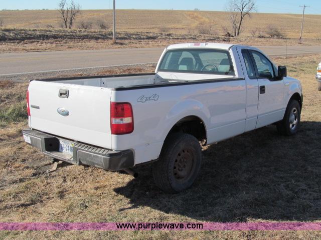 image for item B5080 2006 Ford F150 XL pickup truck