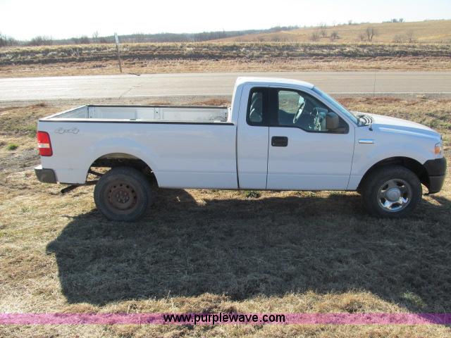 image for item B5080 2006 Ford F150 XL pickup truck