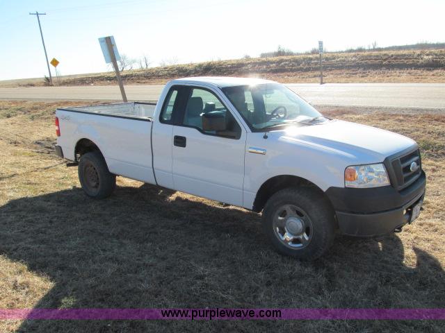 image for item B5080 2006 Ford F150 XL pickup truck