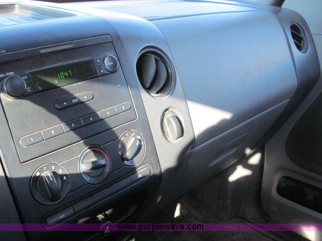 image for item B5080 2006 Ford F150 XL pickup truck