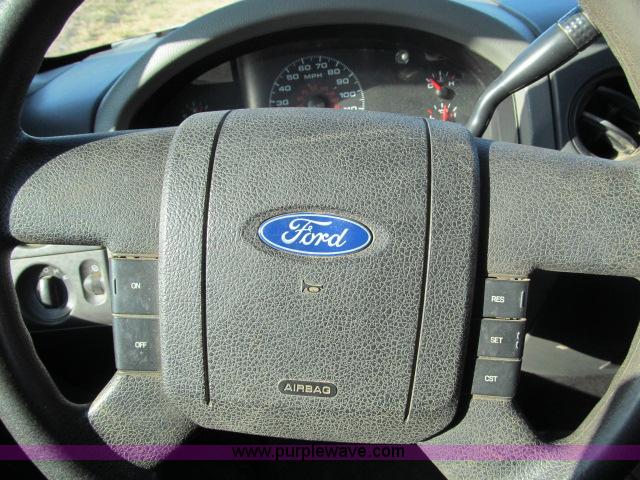 image for item B5080 2006 Ford F150 XL pickup truck