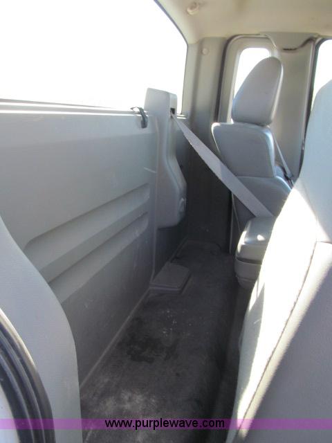 image for item B5080 2006 Ford F150 XL pickup truck