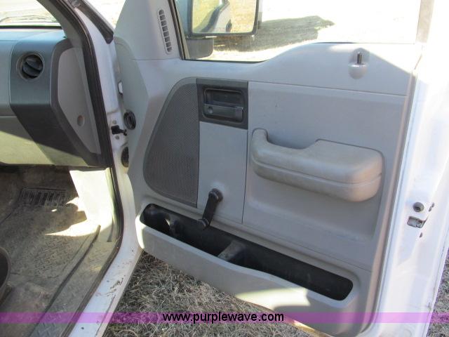 image for item B5080 2006 Ford F150 XL pickup truck