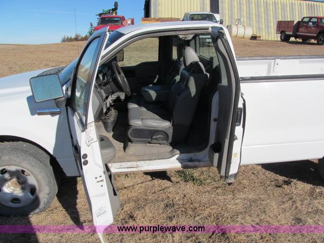 image for item B5080 2006 Ford F150 XL pickup truck
