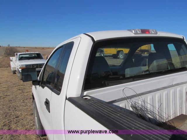 image for item B5080 2006 Ford F150 XL pickup truck