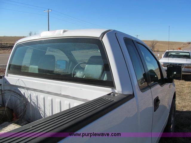 image for item B5080 2006 Ford F150 XL pickup truck