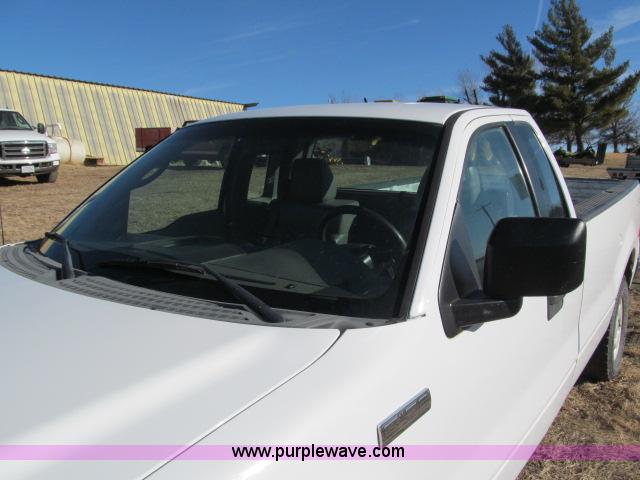 image for item B5080 2006 Ford F150 XL pickup truck