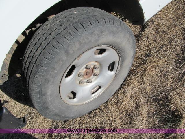 image for item B5080 2006 Ford F150 XL pickup truck