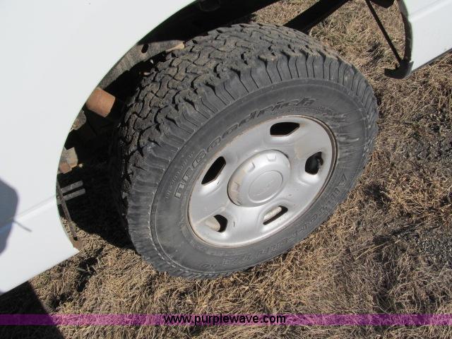 image for item B5080 2006 Ford F150 XL pickup truck