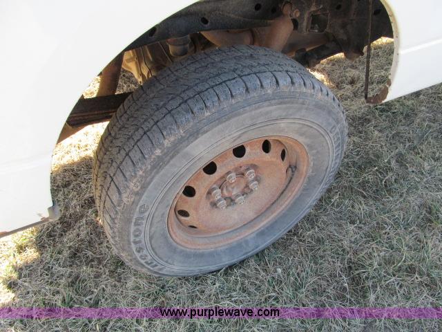 image for item B5080 2006 Ford F150 XL pickup truck