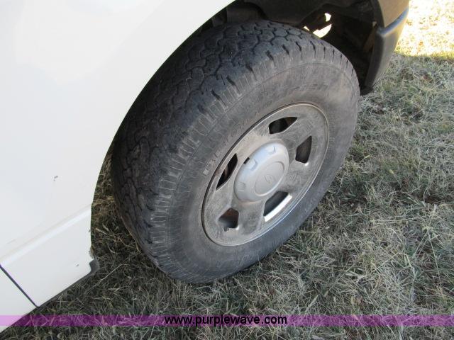 image for item B5080 2006 Ford F150 XL pickup truck