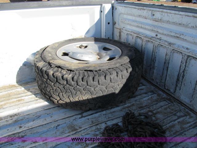image for item B5080 2006 Ford F150 XL pickup truck