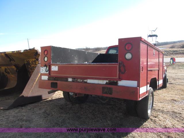 image for item B5082 1995 Chevrolet Cheyenne 3500 crew cab service truck