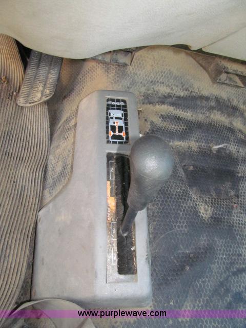 image for item B5082 1995 Chevrolet Cheyenne 3500 crew cab service truck