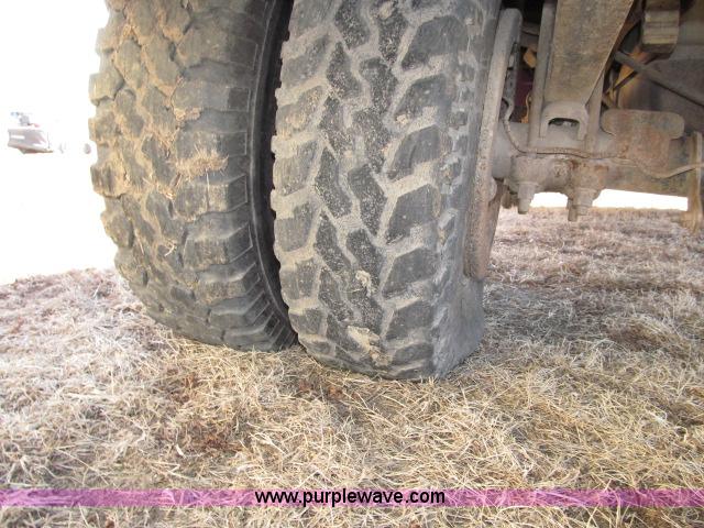 image for item B5082 1995 Chevrolet Cheyenne 3500 crew cab service truck