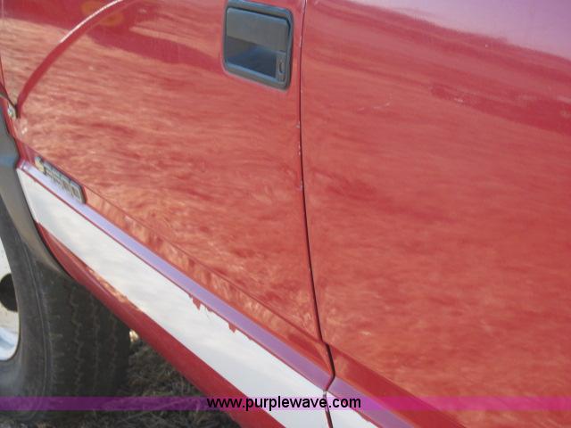 image for item B5082 1995 Chevrolet Cheyenne 3500 crew cab service truck