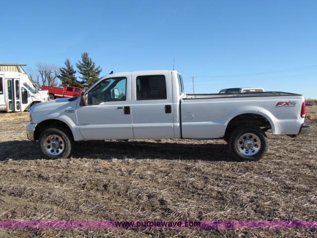 image for item B5084 2007 Ford F350 XLT Super Duty crew cab pickup truck