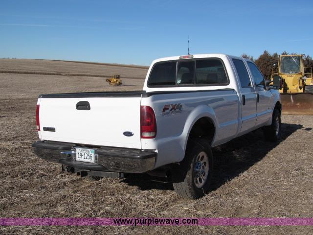 image for item B5084 2007 Ford F350 XLT Super Duty crew cab pickup truck
