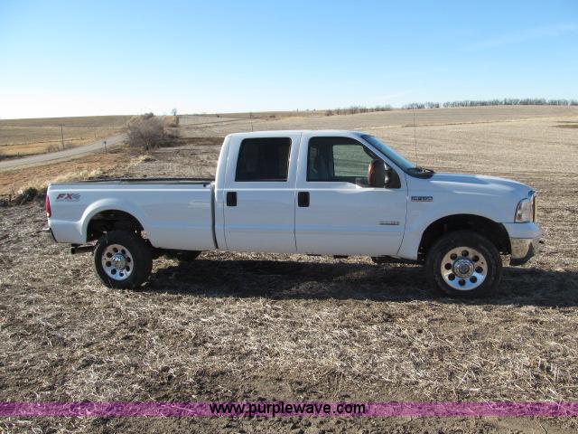 image for item B5084 2007 Ford F350 XLT Super Duty crew cab pickup truck
