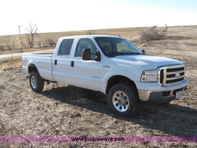 image for item B5084 2007 Ford F350 XLT Super Duty crew cab pickup truck