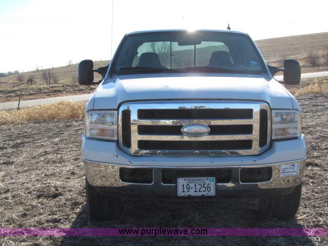 image for item B5084 2007 Ford F350 XLT Super Duty crew cab pickup truck