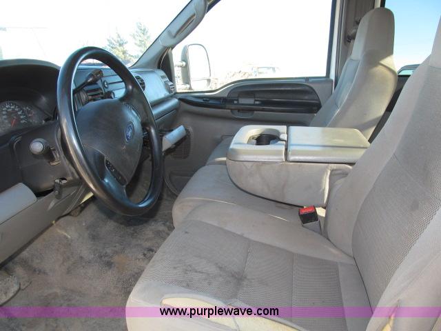 image for item B5084 2007 Ford F350 XLT Super Duty crew cab pickup truck