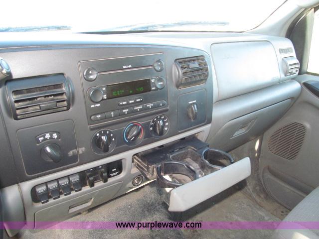 image for item B5084 2007 Ford F350 XLT Super Duty crew cab pickup truck