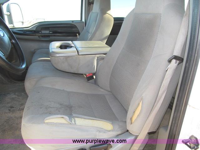 image for item B5084 2007 Ford F350 XLT Super Duty crew cab pickup truck