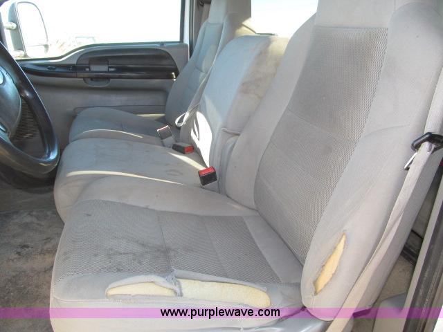image for item B5084 2007 Ford F350 XLT Super Duty crew cab pickup truck