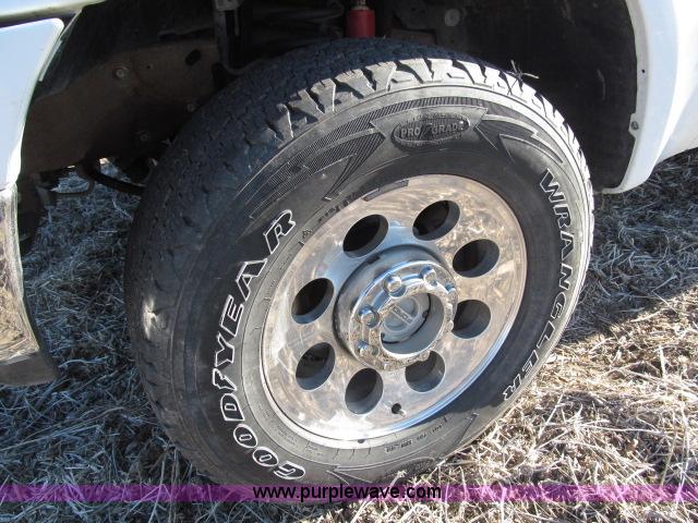 image for item B5084 2007 Ford F350 XLT Super Duty crew cab pickup truck